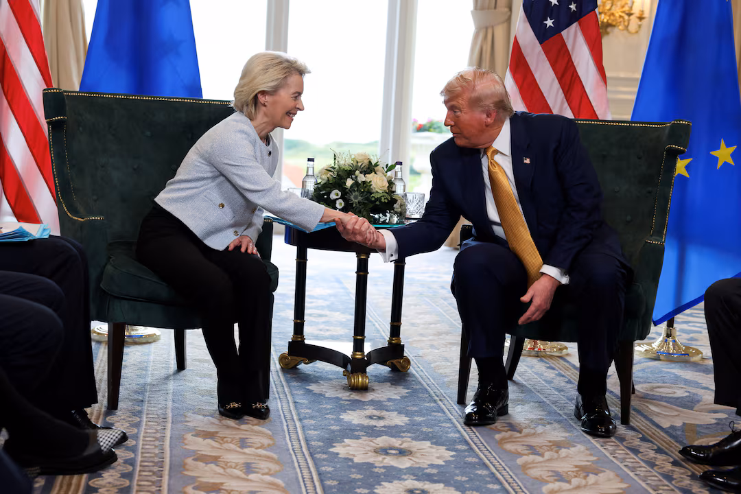 President Trump shakes hands with European Commission President Ursula von der Leyen, in Turnberry, Scotland, July 27, 2025. REUTERS/Evelyn Hockstein 