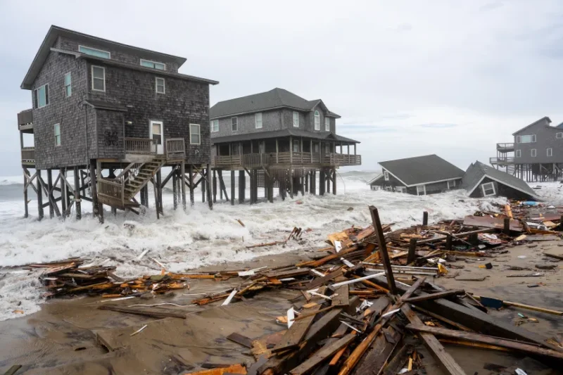 CAtlantic Fury: North Carolina Homes Collapse into the Ocean - Credit: Daniel Pullen/The Virginian-Pilot
