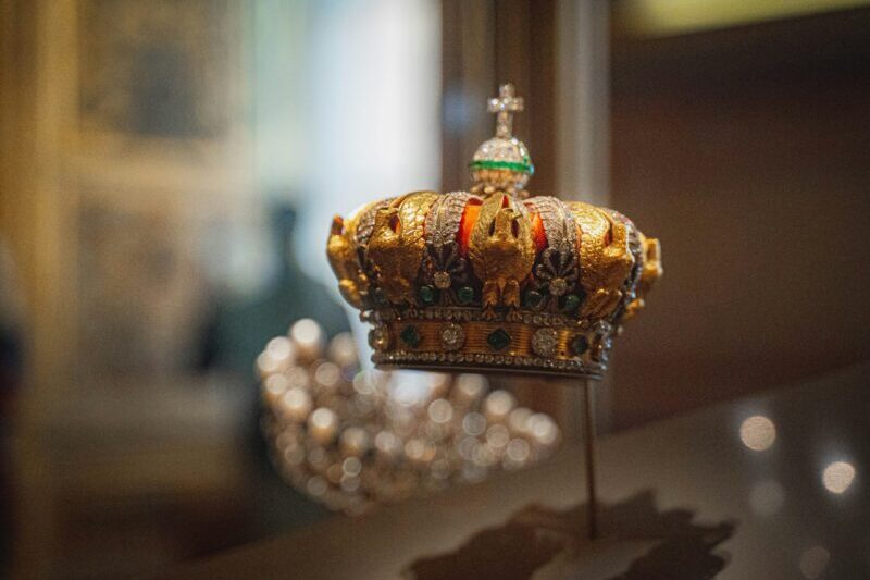 Napoleon Crown Jewels - The Modern Memo Thieves Steal Napoleon’s Jewels in Daring Daylight Heist