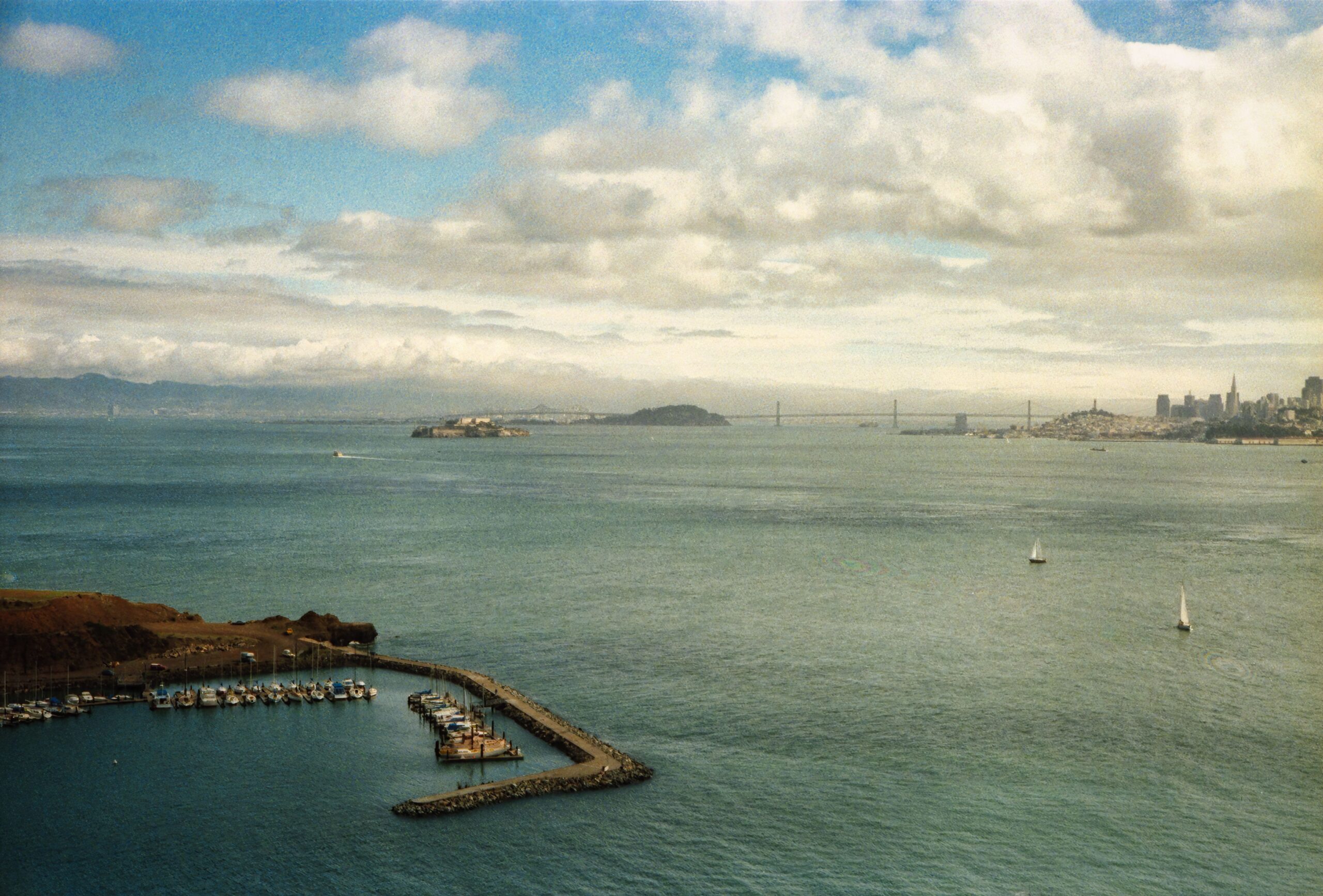 Tragedy Near Alcatraz: Search Suspended for 3 Missing Boaters After Family Memorial Cruiser Capsizes in San Francisco Bay