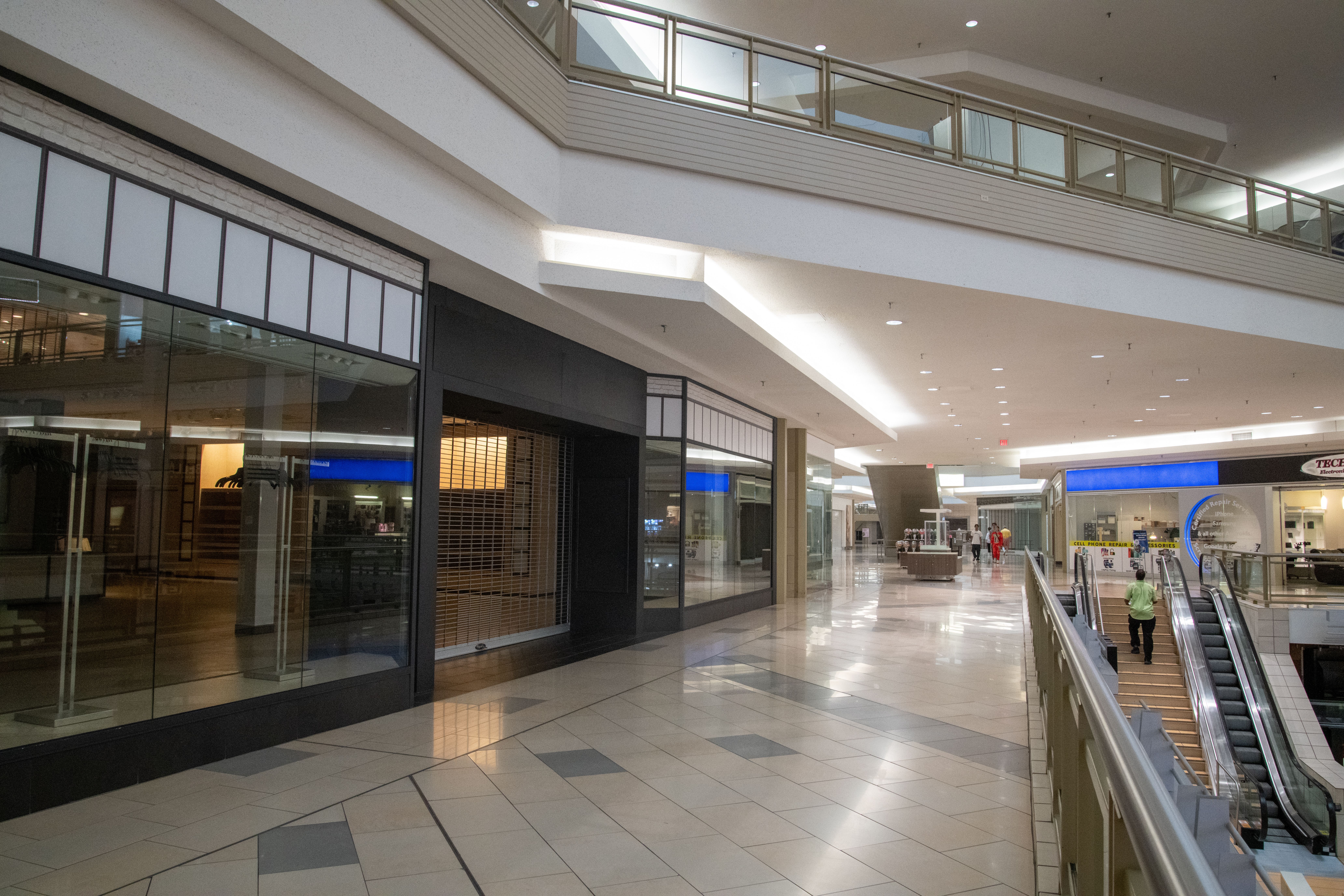 Retail Sales Post Worst Drop in Over a Year as Consumer Sentiment Sours, Even With Wall Street Near Record Highs